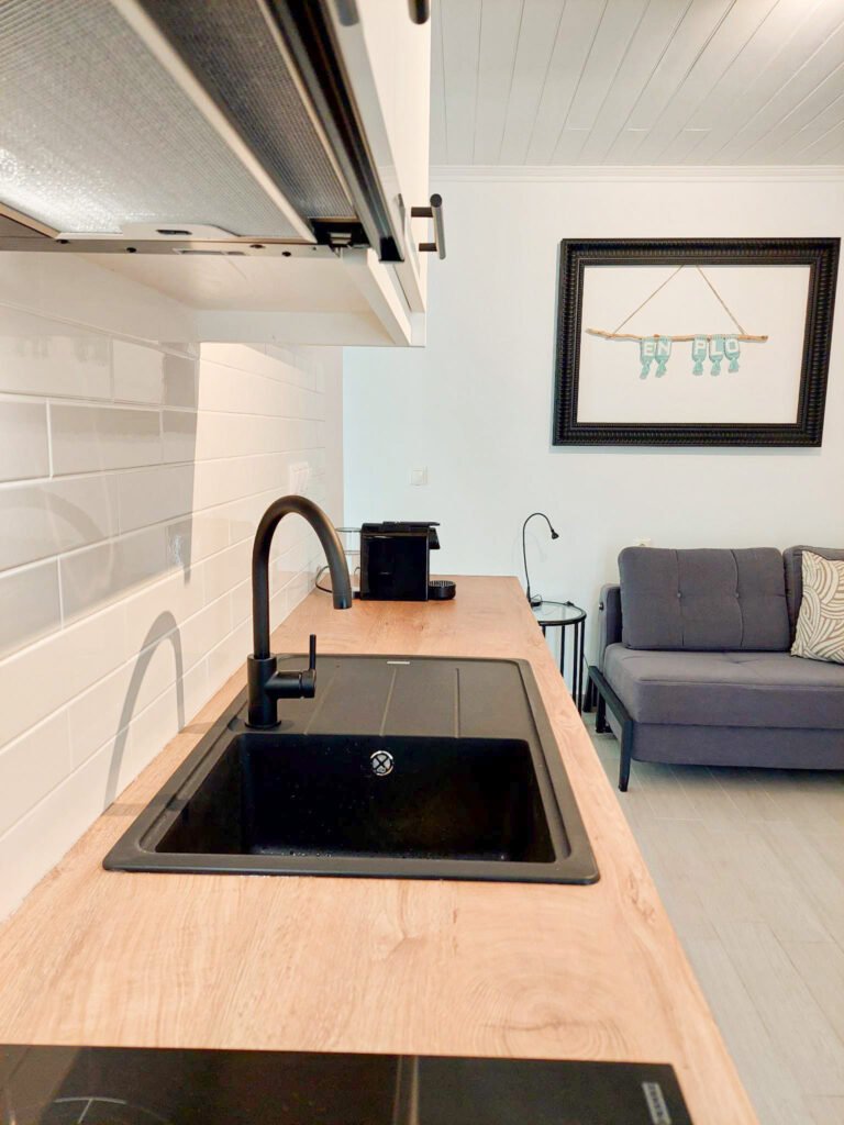 Stay at En Plo, within minutes to Skiathos Town and Airport. Our property in Skiathos features a one-bedroom house with a garden view and a loft suite with a sea view. Book directly for 10% off!